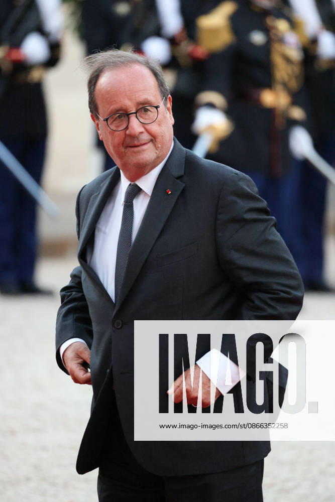 DiÌ‚ner d Etat en l honneur de Mr LEE Jae Myung, PreÌsident de la ReÌpublique de CoreÌe Francois Hollande Emmanuel Macron et Brigitte Macron recoivent Mr LEE Jae Myung, PreÌsident de la ReÌpublique de CoreÌe et son à pouse, Kim Hye-kyung, à l occasion d un diner d à tat au Palais de l Elysà e à Paris, le 8 septembre 2026. French President, Emmanuel Macron and his wife, Brigitte Macron hosted Mr. LEE Jae Myung, President of the Republic of Korea, and his wife, Kim Hye-kyung, at a state dinner at the Elysà e Palace in Paris on September 8, 2026.