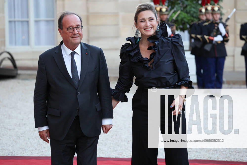 DiÌ‚ner d Etat en l honneur de Mr LEE Jae Myung, PreÌsident de la ReÌpublique de CoreÌe Francois Hollande and Julie Gayet Emmanuel Macron et Brigitte Macron recoivent Mr LEE Jae Myung, PreÌsident de la ReÌpublique de CoreÌe et son à pouse, Kim Hye-kyung, à l occasion d un diner d à tat au Palais de l Elysà e à Paris, le 8 septembre 2026. French President, Emmanuel Macron and his wife, Brigitte Macron hosted Mr. LEE Jae Myung, President of the Republic of Korea, and his wife, Kim Hye-kyung, at a state dinner at the Elysà e Palace in Paris on September 8, 2026.