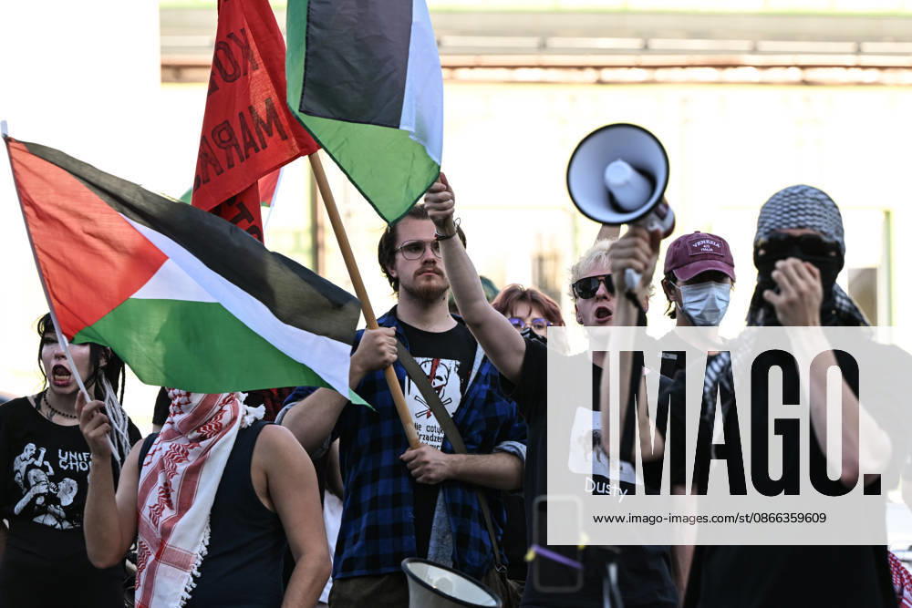 Anti-Israel Rally Outside Opening Day Of MSPO 2026 Defense Salon In Kielce KIELCE, POLAND - SEPTEMBER 8: Anti-Israel protesters wave Palestinian flags and use a megaphone to shout slogans behind a masked activist clad in black during a demonstration organized by the Expos Without Criminals ( Targi Bez Zbrodniarzy ) coalition outside the Targi Kielce exhibition center gates to demand the exclusion of Israeli weapons companies on the opening day of the 34th International Defence Industry Exhibition (MSPO) on September 8, 2026. Kielce Poland