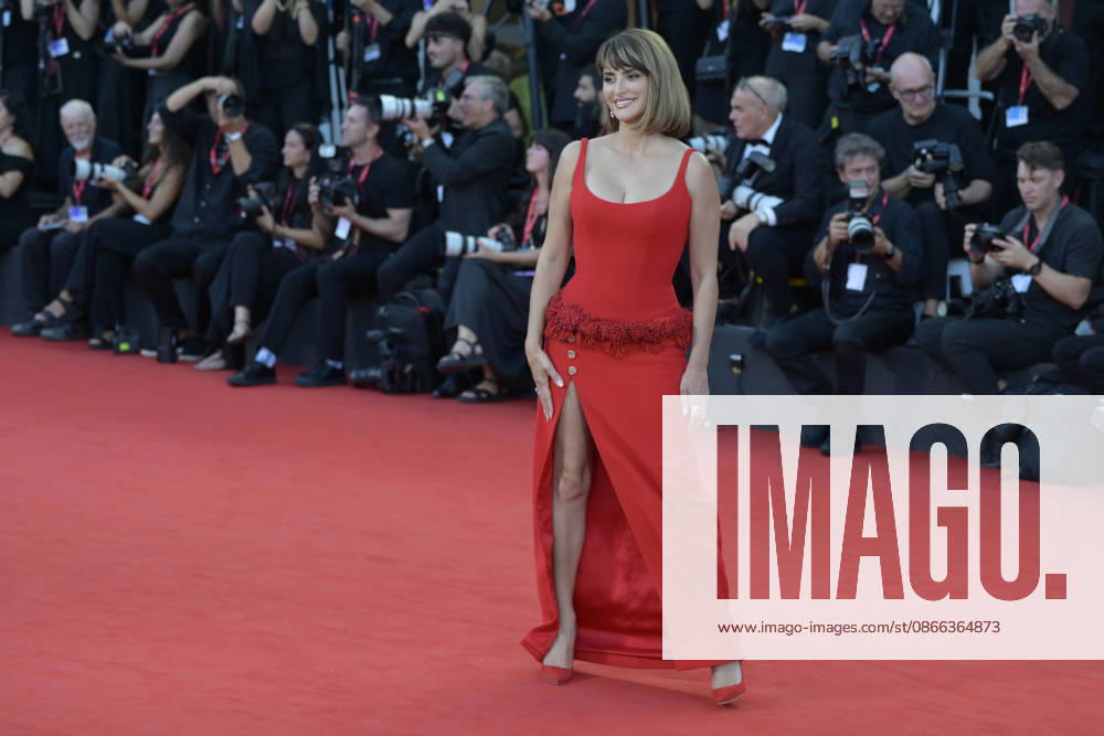 Penelope Cruz attends the red carpet of movie Bunker during the 83rd Venice Film Festival at Palazzo del Cinema. Venice Lido Italy - ZUMAs197 20260908_aaa_s197_432