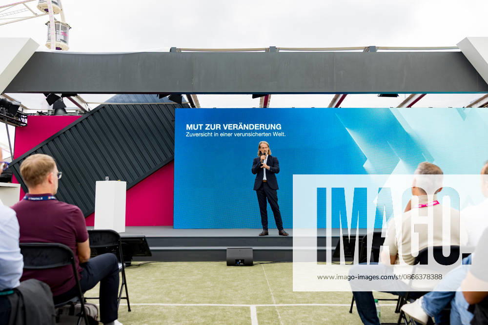 DIGITAL X 2026 at the Rheinauhafen in Cologne, September 8, 2026 Keynote address by philosopher and journalist Richard David PRECHT Visitors learn more at DIGITAL X 2026, Deutsche Telekom’s annual digitalization event, at the Rheinauhafen in Cologne. Under the motto Navig