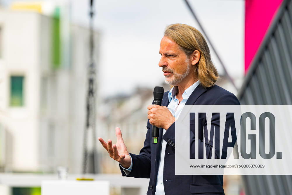 DIGITAL X 2026 at the Rheinauhafen in Cologne, September 8, 2026 Keynote address by philosopher and journalist Richard David PRECHT Visitors learn more at DIGITAL X 2026, Deutsche Telekom’s annual digitalization event, at the Rheinauhafen in Cologne. Under the motto Navig