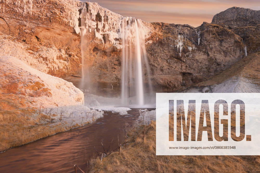 Seljalandsfoss Waterfall in Iceland at Sunset Ísafjörður, Ísafjarðarbær, Iceland CR_SSBW260908-2120524-01 ,model released, Symbolfoto ,property released