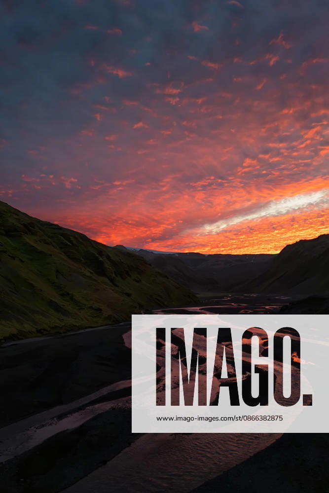 Dramatic Sunset over Thakgil Valley in the Icelandic Highlands Vik, Mýrdalshreppur, Iceland CR_UTCI260908-2119341-01 ,model released, Symbolfoto ,property released