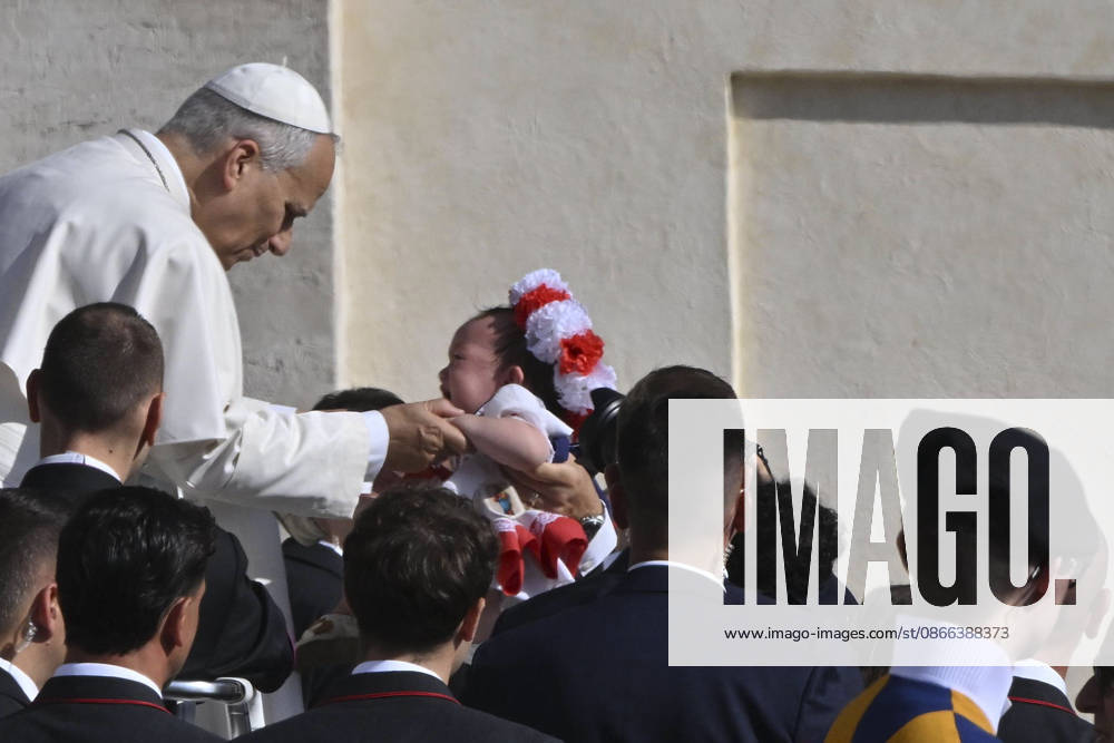 AUDIENCE Italy,Rome,Vatican,2026 09 8: POPE LEO XIV DURING HIS WEEKLY GENERAL AUDIENCE IN ST PETER S SQUARE AT THE VATICAN - NO BOOKS