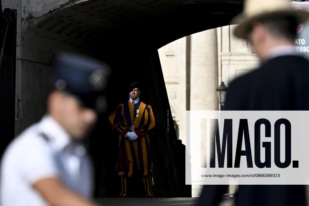 A Swiss guard during the weekly General Audience leaded by Pope Leo in Saint Peter s Square, Vatican City, 9 September 2026. ANSA RICCARDO ANTIMIANI. Vatican City Vatican City - ZUMAa110 20260909_zaf_a110_005