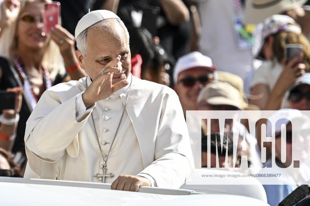 Pope Leo waves at faithfuls during his weekly General Audience in Saint Peter s Square, Vatican City, 9 September 2026. ANSA RICCARDO ANTIMIANI. Vatican City Vatican City - ZUMAa110 20260909_zaf_a110_002
