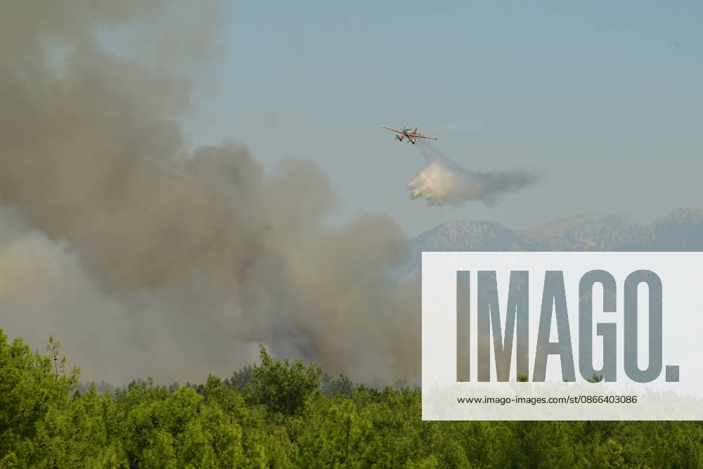 Firefighting efforts continue against wildfire in Turkiye s Antalya ANTALYA, TURKIYE - SEPTEMBER 09: A firefighting aircraft drops water over a wildfire that broke out in a forested area in Antalya s Aksu and Kepez districts on the evening of September 07 and spread across a wide area, as firefighting efforts continue from the air and on the ground in Antalya, Turkiye, on September 09, 2026. Orhan Cicek Anadolu Antalya Turkey. Editorial use only. Please get in touch for any other usage.