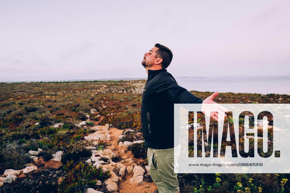 Young man walking down coastal trail at sunset in Sagres, Portugal Sagres, Faro, Portugal R_KAVRGD201019B-493985-01 ,model released, Symbolfoto ,property released