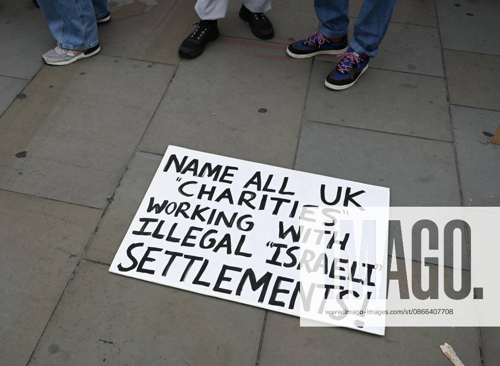 Pro-Palestinian demonstrators rally at London s Parliament Square to demand sanctions on Israel LONDON, UNITED KINGDOM - SEPTEMBER 9: Pro-Palestinian demonstrators gather in Parliament Square in London, United Kingdom, on September 9, 2026. Demonstrators waved Palestinian flags and held banners urging the UK government to impose immediate diplomatic and economic sanctions on Israel, cut arms exports, and terminate bilateral military cooperation agreements. Rasid Necati Aslim Anadolu London United Kingdom. Editorial use only. Please get in touch for any other usage.
