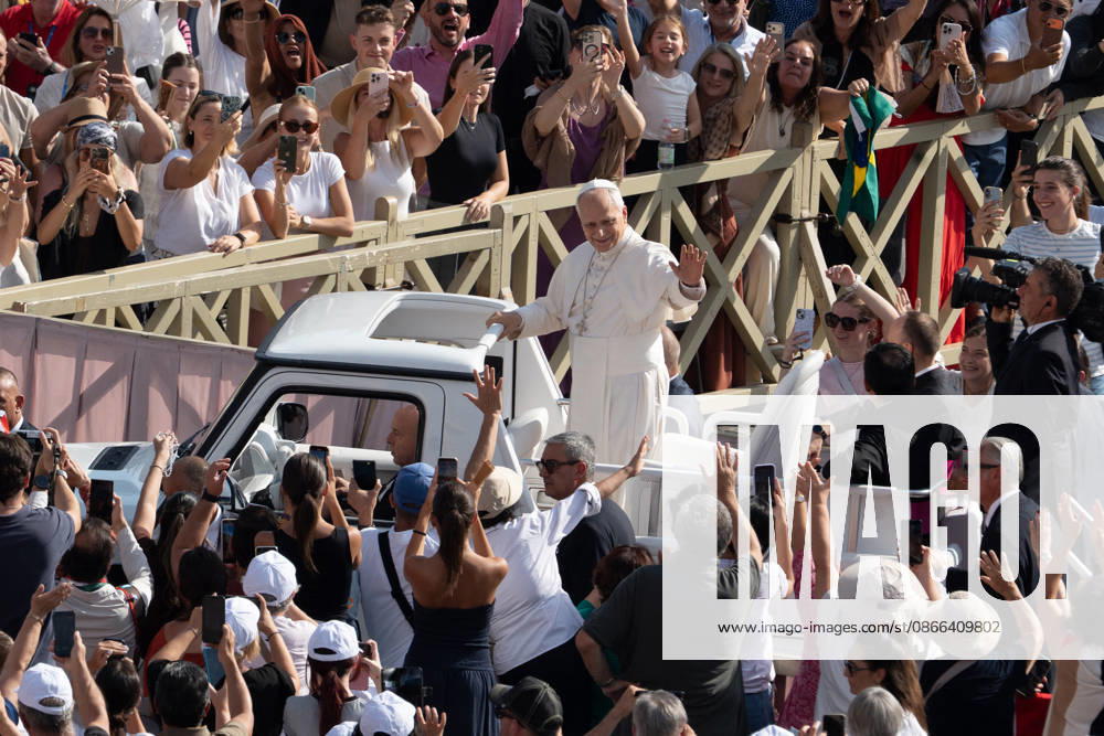 Pope Leo XIV At Weekly General Audience - Vatican City His Holiness Pope Leo XIV attends the weekly general audience at St Peter s Square in Vatican City, Vatican City on September 9, 2026. Photo by Andrea Bracaglia ABACAPRESS.COM Vatican Vatican City Vatican (or Holy See)