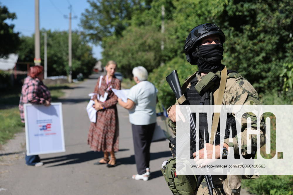 RUSSIA, DONETSK - SEPTEMBER 9, 2026: A serviceman provides security as early voting in the 2026 State Duma elections takes place in Oktyabrsky. Dmitry Yagodkin TASS 97413166
