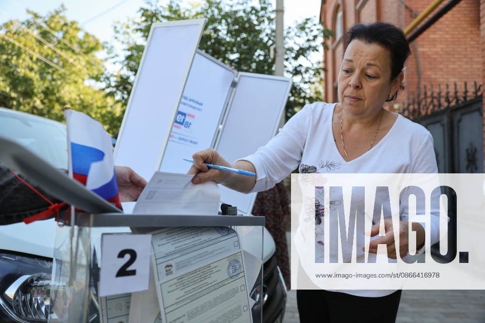 RUSSIA, DONETSK - SEPTEMBER 9, 2026: Citizens participate in early voting in the 2026 State Duma elections at Oktyabrsky Donetsk Russia - ZUMAt113 20260909_zaa_t113_210
