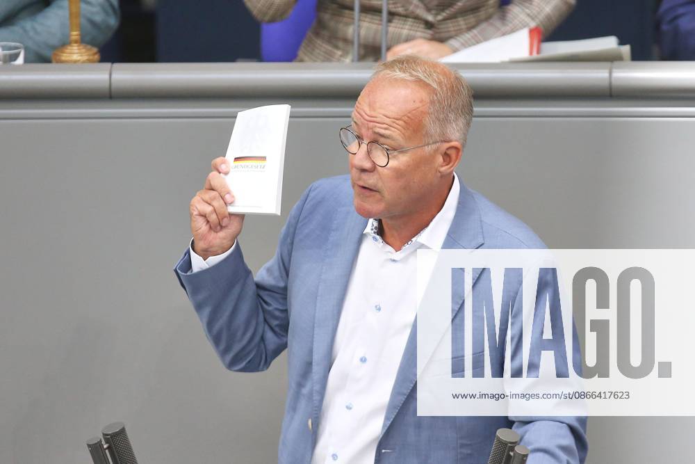 German Bundestag 92nd Session of the Bundestag Budget Week Matthias Miersch (SPD) holds a copy of the Basic Law in his hand