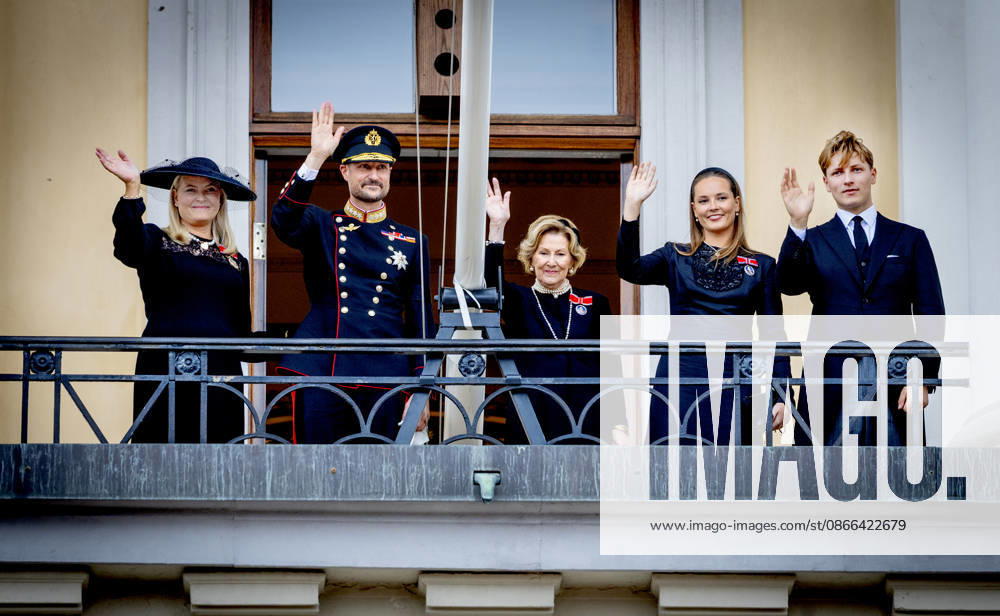 Norway King Haakon and Queen Mette-Marit and Queen Sonja and Princess Ingrid Alexandra and Prince Sverre Magnus after the funeral of King Harald on the balcony at the Royal palace in Oslo. Â