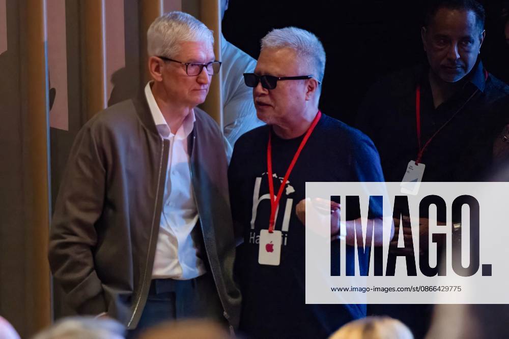 Former Apple CEO Tim Cook (L) attends the company s latest product announcement at an Apple event at the Steve Jobs Theater in Apple Park in Cupertino, California, on September 9, 2026. ( AFP) Cupertino United States - ZUMAa110 20260909_zaf_a110_073