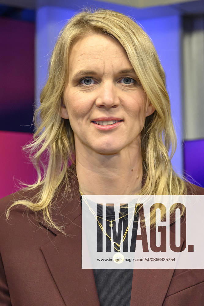In the photo, from left: Julie Kurz, ARD, Germany, Berlin, studio, guest on Maischberger, political talk show, TV, program, with host Sandra Maischberger, Das Erste, from Studio 20 in Adlershof, September 9, 2026,