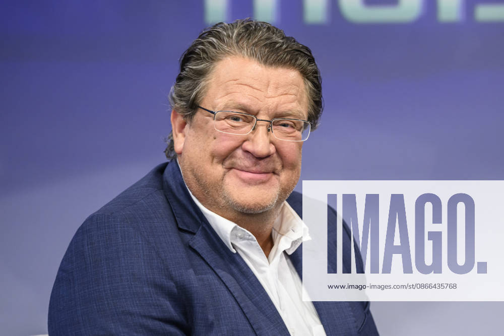 Pictured from left: Stephan Brandner, AfD member of the Legal Affairs Committee, GER, Berlin, studio, guest on Maischberger, political talk show, TV, program, with host Sandra Maischberger, Das Erste, from Adlershof Am Studio 20, September 9, 2026,