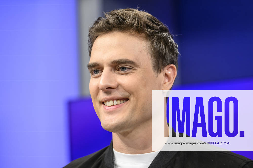 Pictured, from left: Constantin Schreiber, Axel Springer, GER, Berlin, studio, guest on Maischberger, political talk show, TV, program, with host Sandra Maischberger, Das Erste, from Adlershof, Am Studio 20, September 9, 2026,