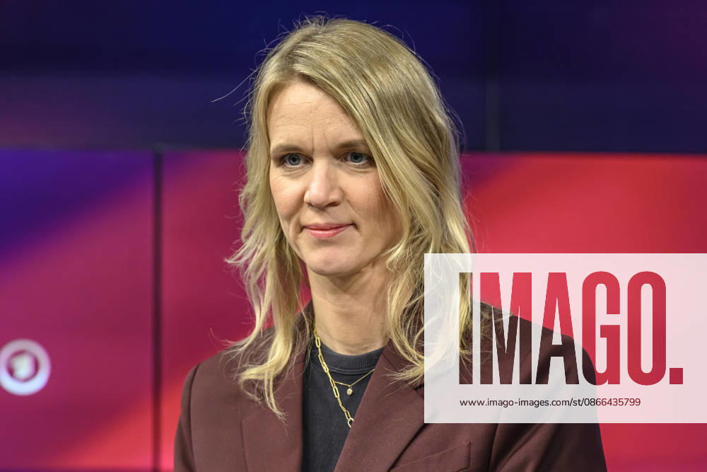 In the photo, from left: Julie Kurz, ARD, Germany, Berlin, studio, guest on Maischberger, political talk show, TV, program, with host Sandra Maischberger, Das Erste, from Studio 20 in Adlershof, September 9, 2026,
