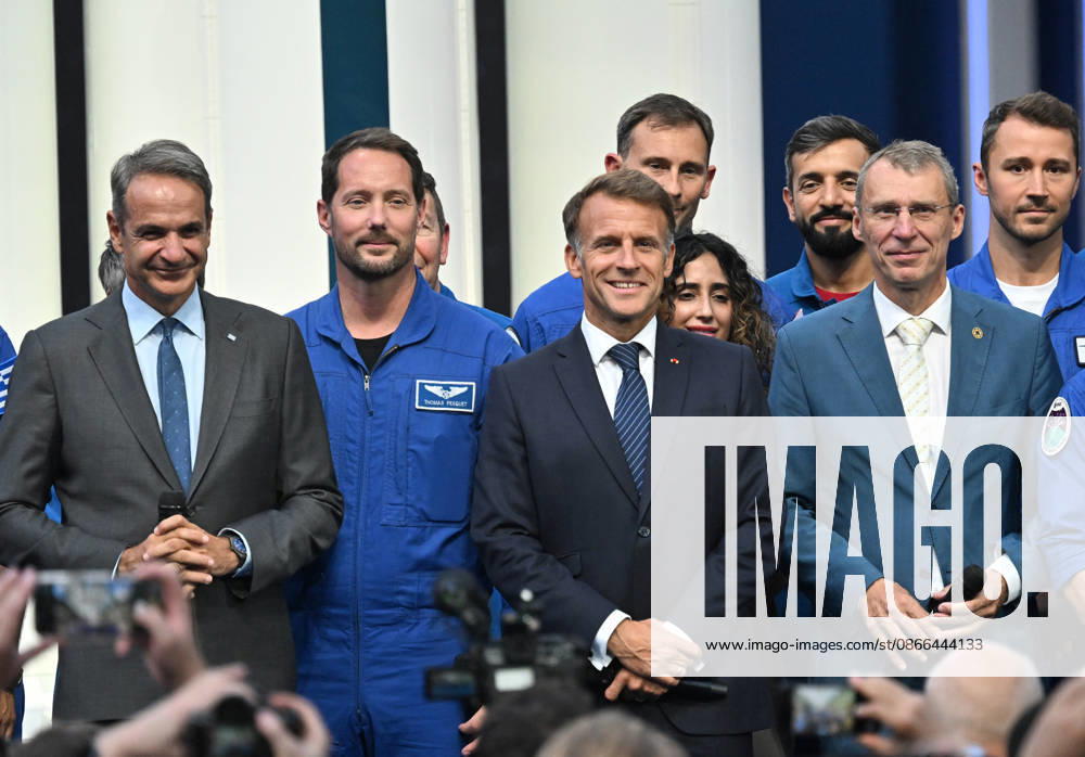 French President Emmanuel Macron, flanked by members of the VAST space program, French astronaut Thomas Pesquet of the European Space Agency (ESA), Czech fighter pilot and ESA astronaut Aleö Svoboda, Greek aviation physician and ESA astronaut candidate Adrianos Golemis, Vast Space Program President Giorgio Saccoccia (second from the left), and Greek Prime Minister Kyriákos Mitsotákis, along with French President Emmanuel Macron, at the International Space Summit on September 10, 2026, at the Grand Palais in Paris, September 9, 2026. Nearly 1,100 companies from the space sector will also be present at the Grand Palais, demonstrating the exceptional mobilization of the global space ecosystem around this event, organized by France and Germany