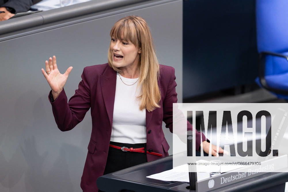 GER, Berlin, 93rd session of the German Bundestag in the plenary hall of the Reichstag building; Clara Bünger (Buenger Group, The Left) stands at the lectern and speaks, gesturing, with facial expressions and emotion