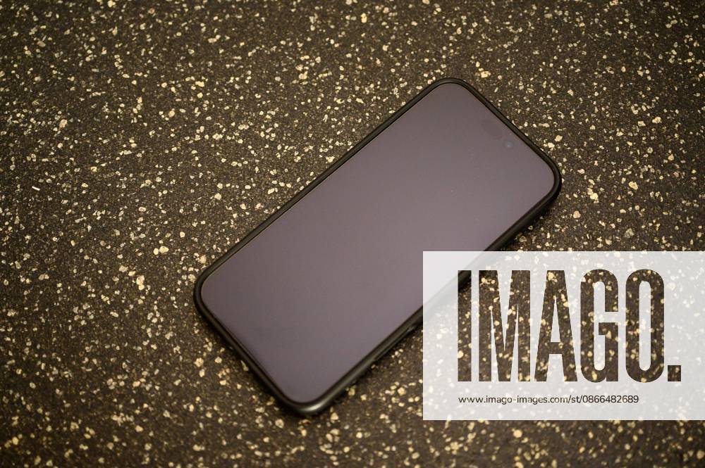A smartphone with a turned-off display lies on the floor in Waldsee, Germany, September 10, 2026. A smartphone with a turned-off, black display lies on a speckled floor. Stock photo illustrating topics such as accessibility, digital detox, or missing alerts.