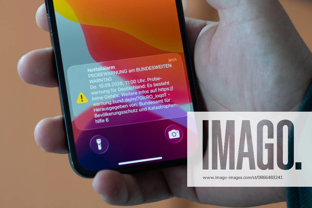 National Warning Day 2026: The test alert from the Federal Office for Civil Protection and Disaster Assistance (BBK) will be displayed on a smartphone on September 10, 2026. As part of National Warning Day, various warning methods and systems will be tested in Germany. Stock photo