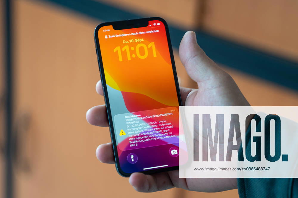 National Warning Day 2026: The test alert from the Federal Office for Civil Protection and Disaster Assistance (BBK) will be displayed on a smartphone on September 10, 2026. As part of National Warning Day, various warning methods and systems will be tested in Germany. Stock photo