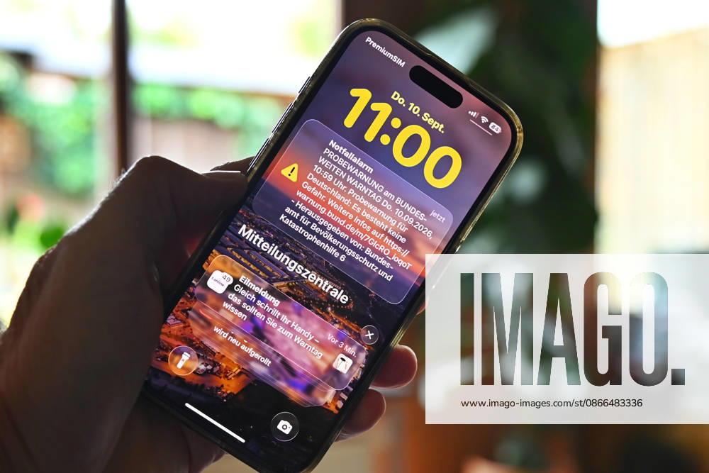 National Warning Day on September 10, 2026: Cell Broadcast Activation At exactly 11:00 a.m., a smartphone displays a cell broadcast emergency alert on the lock screen in observance of National Warning Day on September 10.