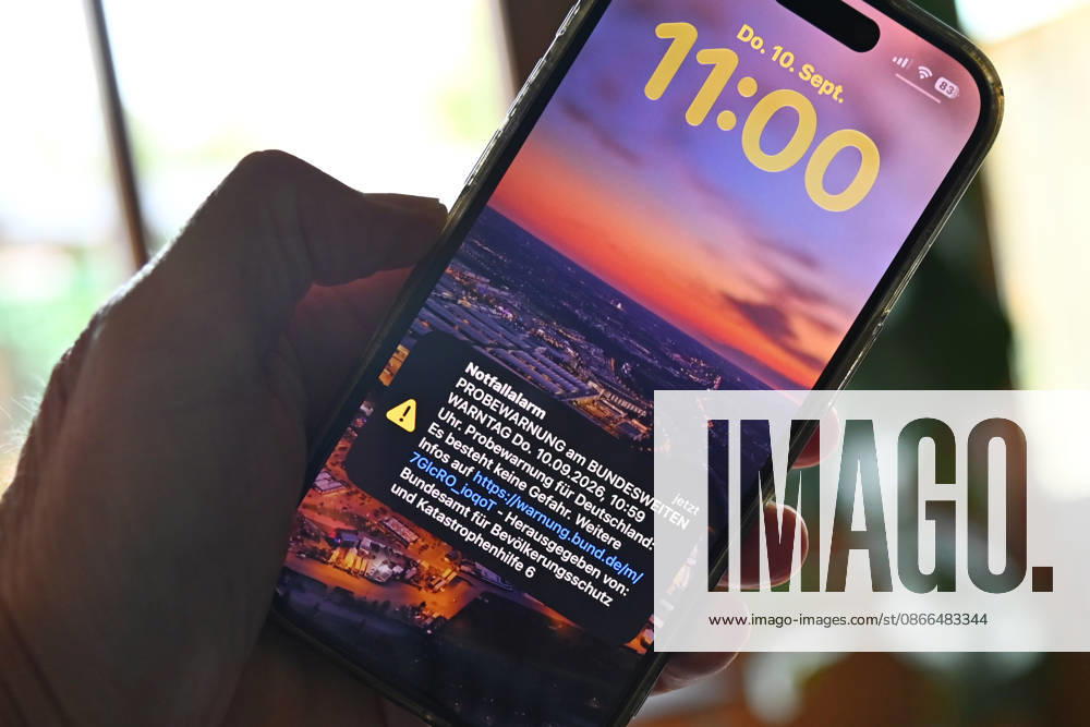 National Warning Day on September 10, 2026: Cell Broadcast Activation At exactly 11:00 a.m., a smartphone displays a cell broadcast emergency alert on the lock screen in observance of National Warning Day on September 10.