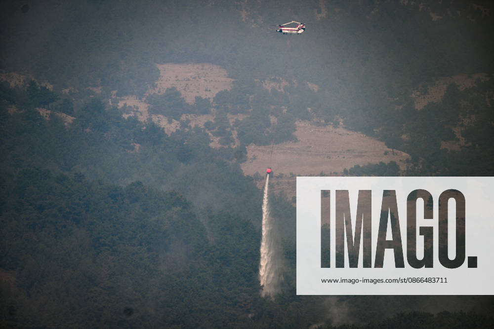 Efforts continue to contain forest fire in Adana ADANA, TURKIYE - SEPTEMBER 10: Aerial firefighting efforts continue as crews work to bring under control a wildfire that started in Kozan district and spread to some neighborhoods in the Imamoglu and Aladag districts of Adana, Turkiye on September 10, 2026. Eren Bozkurt Anadolu Adana Turkey. Editorial use only. Please get in touch for any other usage.