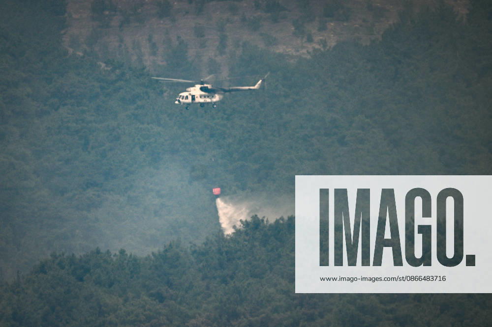 Efforts continue to contain forest fire in Adana ADANA, TURKIYE - SEPTEMBER 10: Aerial firefighting efforts continue as crews work to bring under control a wildfire that started in Kozan district and spread to some neighborhoods in the Imamoglu and Aladag districts of Adana, Turkiye on September 10, 2026. Eren Bozkurt Anadolu Adana Turkey. Editorial use only. Please get in touch for any other usage.