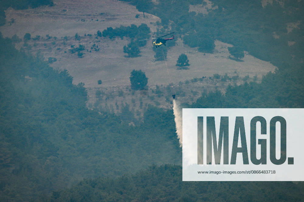 Efforts continue to contain forest fire in Adana ADANA, TURKIYE - SEPTEMBER 10: Aerial firefighting efforts continue as crews work to bring under control a wildfire that started in Kozan district and spread to some neighborhoods in the Imamoglu and Aladag districts of Adana, Turkiye on September 10, 2026. Eren Bozkurt Anadolu Adana Turkey. Editorial use only. Please get in touch for any other usage.