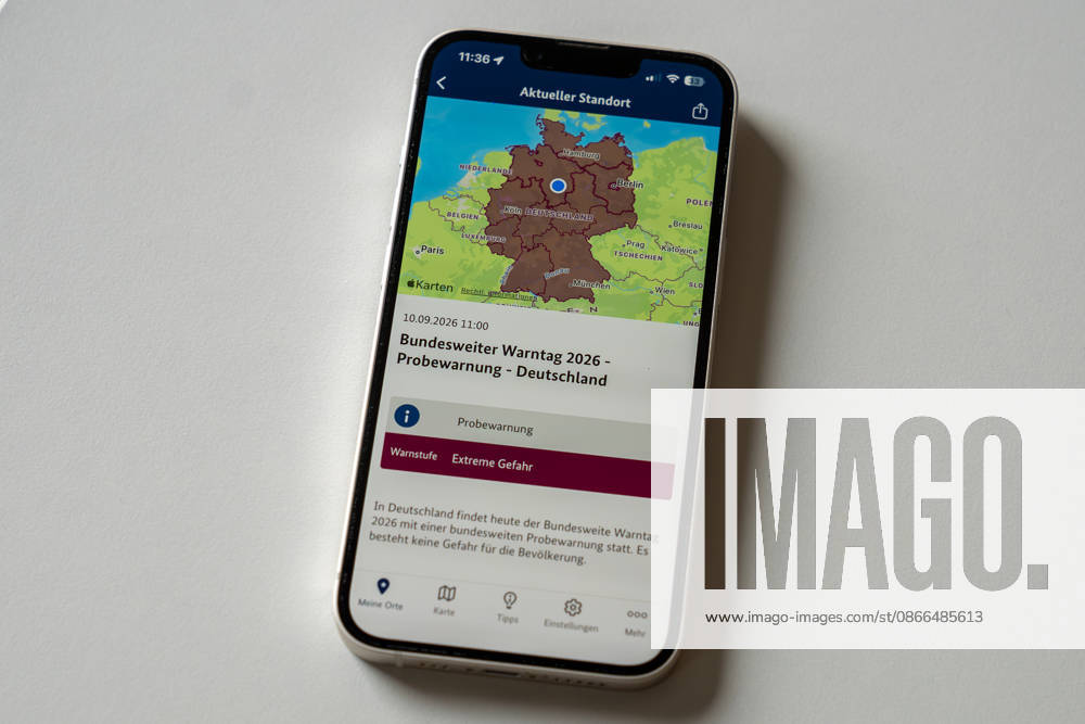 National Warning Day 2026: On September 10, 2026, the nationwide test alert will be displayed on a smartphone in Lower Saxony via the NINA warning app. As part of National Warning Day, various warning methods and systems will be tested throughout Germany. Stock image