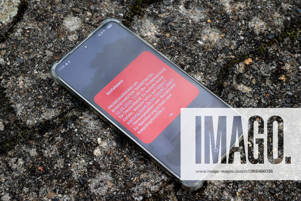 2026 National Warning Day (stock photo, illustrative image); starting at 11:00 a.m., warnings, test warnings, and test alarms were sent to cell phones and smartphones in Wolfsburg
