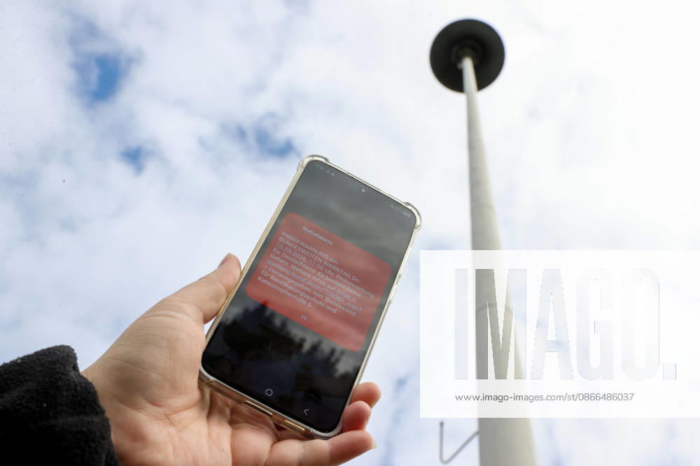 2026 National Warning Day (stock photo), Starting at 11:00 a.m., warnings, test warnings, and test alarms were sent to cell phones and smartphones; siren, fire department, fire department siren, Wolfsburg