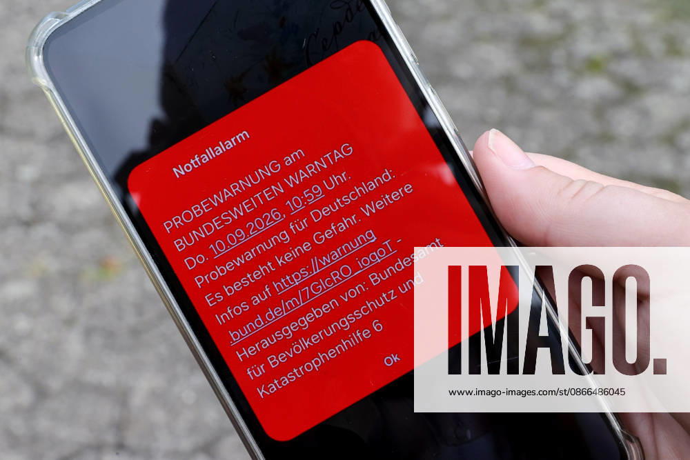 National Warning Day 2026 (stock photo), Starting at 11:00 a.m., warnings, test warnings, and test alarms were sent to cell phones and smartphones; siren, fire department, fire department siren, Wolfsburg