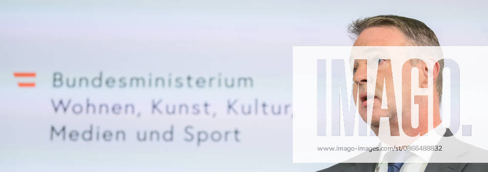 Photonews.at - Wien, 10.09.2026. Beim ORF-Zukunftsforum geht es um die künftige Rolle des öffentlich-rechtlichen Rundfunks in Österreich. An zwei Tagen diskutieren Vertreter aus Politik, Medien, Wissenschaft sowie aus Kunst, Kultur und Sport über zentrale Fragen zur Zukunft des ORF. Im Rahmen des Forums geht es unter anderem um den öffentlich-rechtlichen Auftrag, Jugend und Medienkompetenz, Digitalisierung, Plattformen und Künstliche Intelligenz sowie um Strukturen, Governance und den Medienstandort Österreich PHOTO: Vizekanzler und Medienminister Andreas Babler (SPÖ) bei doorstep vor Beginn der Veranstaltung The ORF Future Forum focuses on the future of public-service broadcasting in Austria. Over two days, representatives from polit