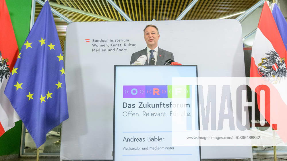 Photonews.at - Wien, 10.09.2026. Beim ORF-Zukunftsforum geht es um die künftige Rolle des öffentlich-rechtlichen Rundfunks in Österreich. An zwei Tagen diskutieren Vertreter aus Politik, Medien, Wissenschaft sowie aus Kunst, Kultur und Sport über zentrale Fragen zur Zukunft des ORF. Im Rahmen des Forums geht es unter anderem um den öffentlich-rechtlichen Auftrag, Jugend und Medienkompetenz, Digitalisierung, Plattformen und Künstliche Intelligenz sowie um Strukturen, Governance und den Medienstandort Österreich PHOTO: Vizekanzler und Medienminister Andreas Babler (SPÖ) bei doorstep vor Beginn der Veranstaltung The ORF Future Forum focuses on the future of public-service broadcasting in Austria. Over two days, representatives from polit