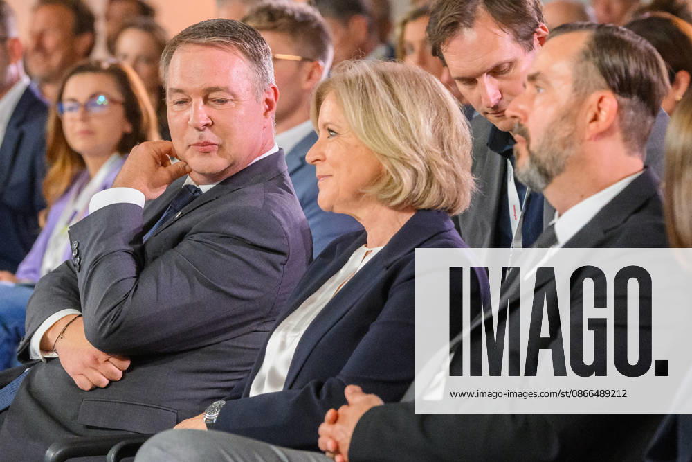 Photonews.at - Wien, 10.09.2026. Beim ORF-Zukunftsforum geht es um die künftige Rolle des öffentlich-rechtlichen Rundfunks in Österreich. An zwei Tagen diskutieren Vertreter aus Politik, Medien, Wissenschaft sowie aus Kunst, Kultur und Sport über zentrale Fragen zur Zukunft des ORF. Im Rahmen des Forums geht es unter anderem um den öffentlich-rechtlichen Auftrag, Jugend und Medienkompetenz, Digitalisierung, Plattformen und Künstliche Intelligenz sowie um Strukturen, Governance und den Medienstandort Österreich PHOTO: Vizekanzler und Medienminister Andreas Babler (SPÖ), Genaeraldirektorin des ORF Ingrid Thurnher und Generaldirektor mit Beginn 2027 Clemens Pig The ORF Future Forum focuses on the future of public-service broadcasting in
