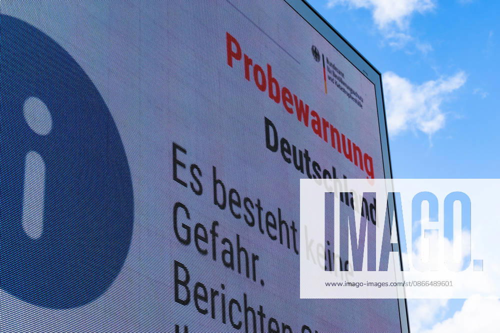 National Warning Day Test Alert on a Digital Billboard in Bonn, September 10, 2026: To mark National Warning Day 2026, a digital billboard operated by the outdoor advertising company Ströer on Federal Highway B9 in Bonn-Bad Godesberg displays the official warning from t