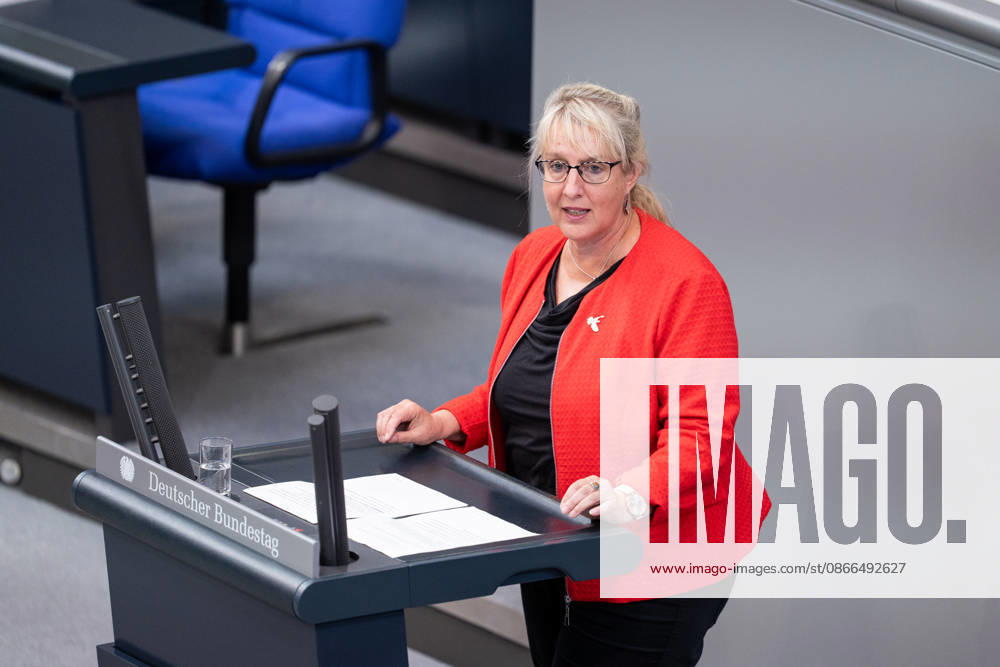 GER, Berlin, 93rd session of the German Bundestag in the plenary hall of the Reichstag building; Ina Latendorf of The Left stands at the lectern and speaks