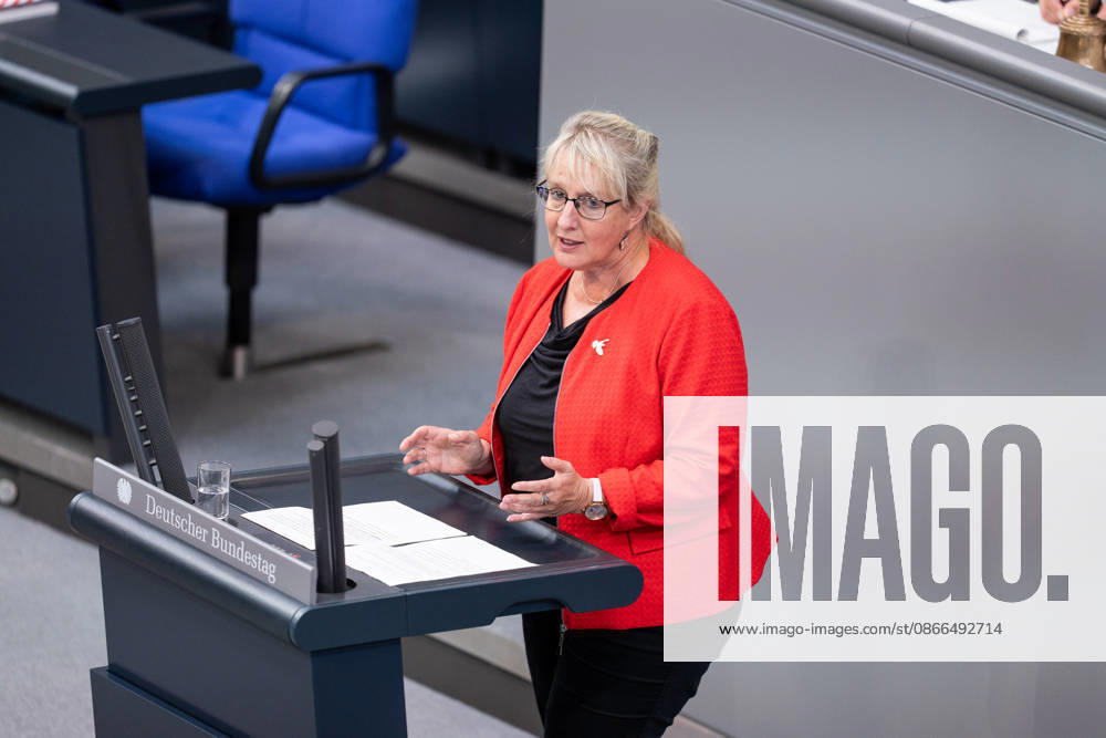 GER, Berlin, 93rd session of the German Bundestag in the plenary hall of the Reichstag building; Ina Latendorf of The Left stands at the lectern and speaks