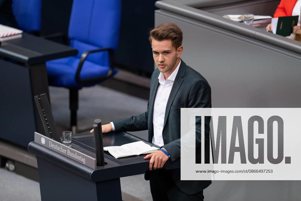 GER, Berlin, 93rd session of the German Bundestag in the plenary hall of the Reichstag building. David Mandrella (SPD) stands at the lectern and speaks.