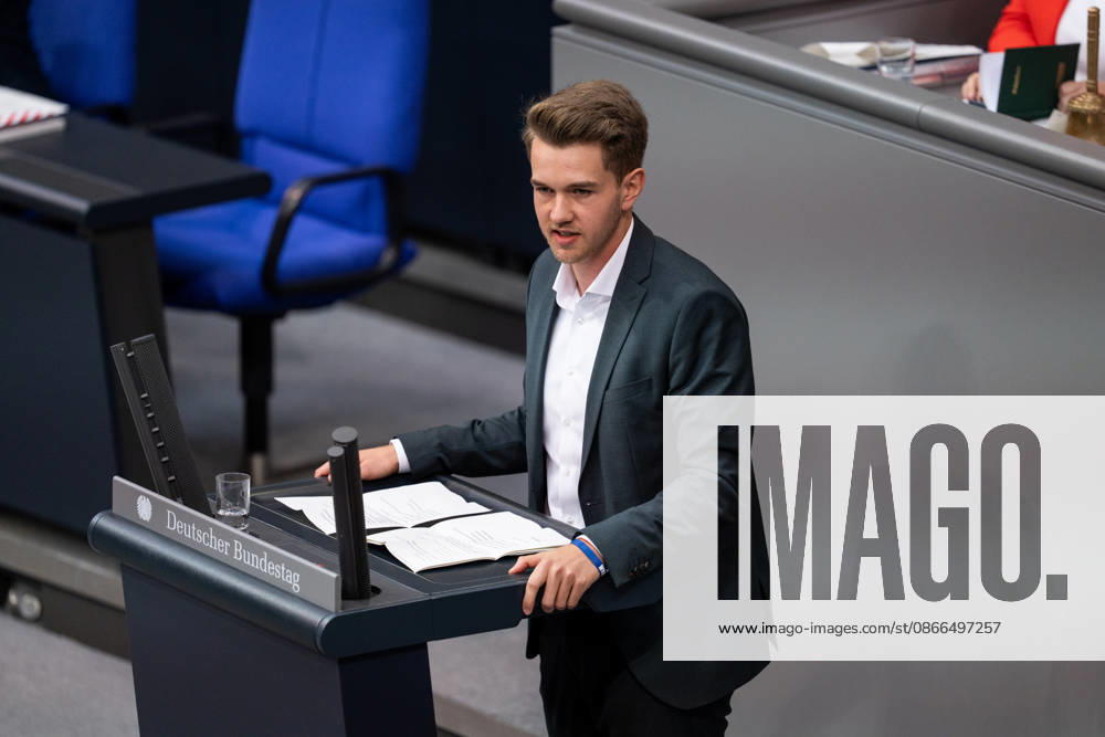 GER, Berlin, 93rd session of the German Bundestag in the plenary hall of the Reichstag building. David Mandrella (SPD) stands at the lectern and speaks.