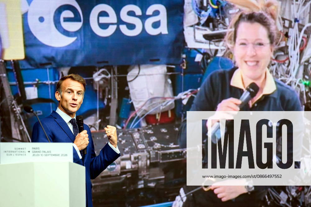 Emmanuel Macron, President of the French Republic, speaks with astronaut Sophie Adenot—who is in orbit aboard the International Space Station (ISS)—during the International Space Summit at the Grand Palais in Paris, France, on September 10, 2026. Caught between the United States and China, Europe intends to defend its position at the first international summit in Paris—an event snubbed by the American giants and one that the German chancellor, despite being a co-organizer, is not attending. Eric Tschaen Pool Bestimage International Space Summit at the Grand Palais in Paris on September 10, 2026 Caught between the United States and China, Europe intends to defend its position at the first international summit in Paris—an event snubbed by th