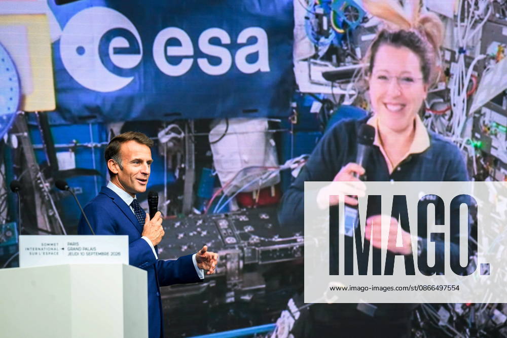 Emmanuel Macron, President of the French Republic, speaks with astronaut Sophie Adenot—who is in orbit aboard the International Space Station (ISS)—during the International Space Summit at the Grand Palais in Paris, France, on September 10, 2026. Caught between the United States and China, Europe intends to defend its position at the first international summit in Paris—an event snubbed by the American giants and one that the German chancellor, despite being a co-organizer, is not attending. Eric Tschaen Pool Bestimage International Space Summit at the Grand Palais in Paris on September 10, 2026 Caught between the United States and China, Europe intends to defend its position at the first international summit in Paris—an event snubbed by th