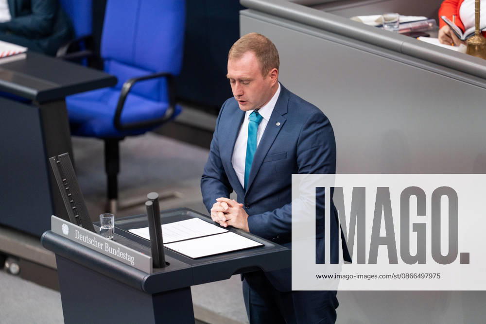 GER, Berlin, 93rd session of the German Bundestag in the plenary hall of the Reichstag building. Christian Reck (AFD) stands at the lectern and speaks.