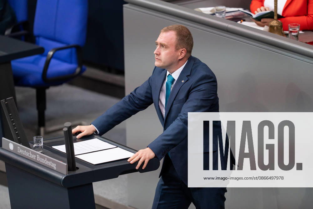 GER, Berlin, 93rd session of the German Bundestag in the plenary hall of the Reichstag building. Christian Reck (AFD) stands at the lectern and speaks.